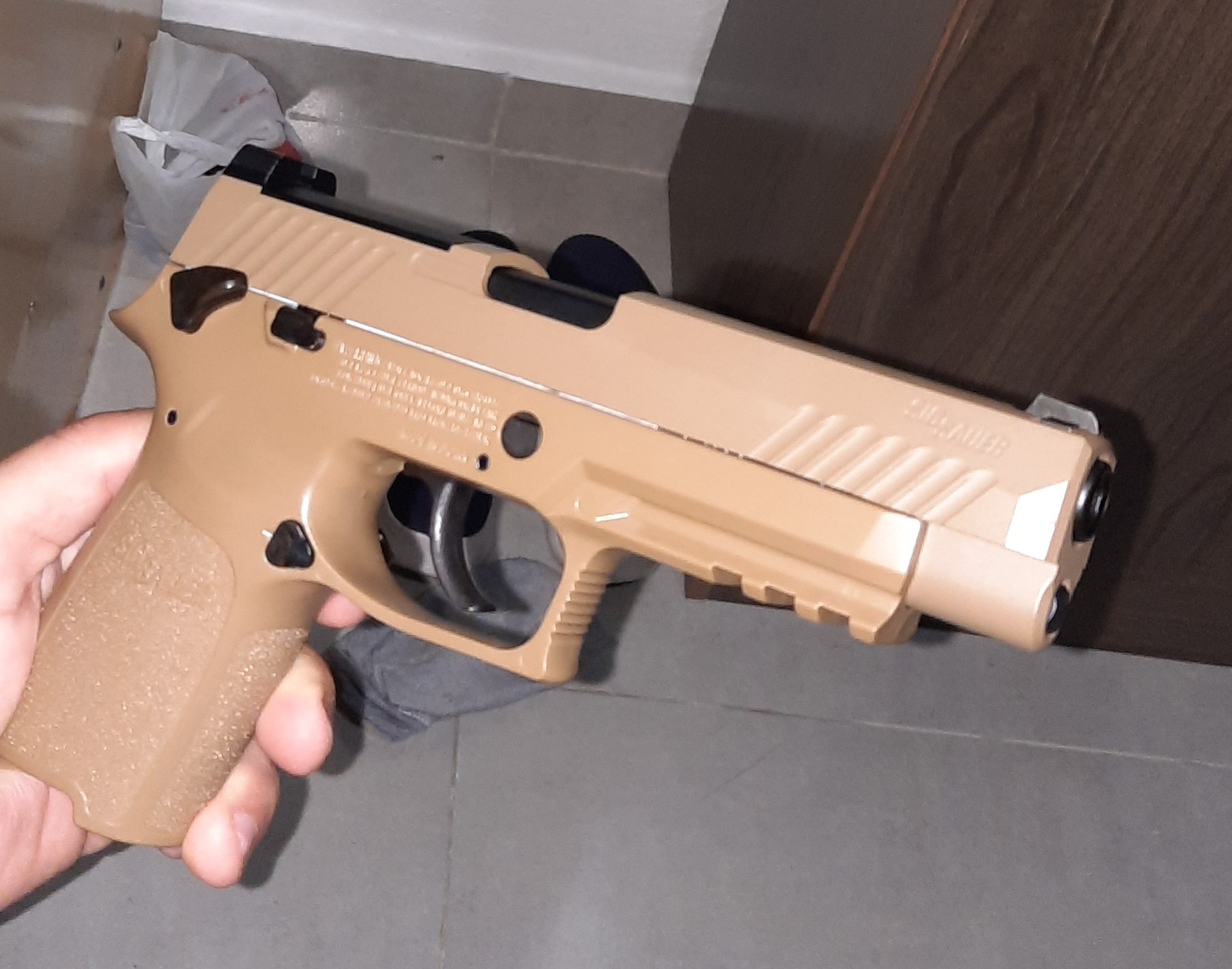 Pistola Sig Sauer P320 M17 Tan Co2 Chumbinho 4,5mm