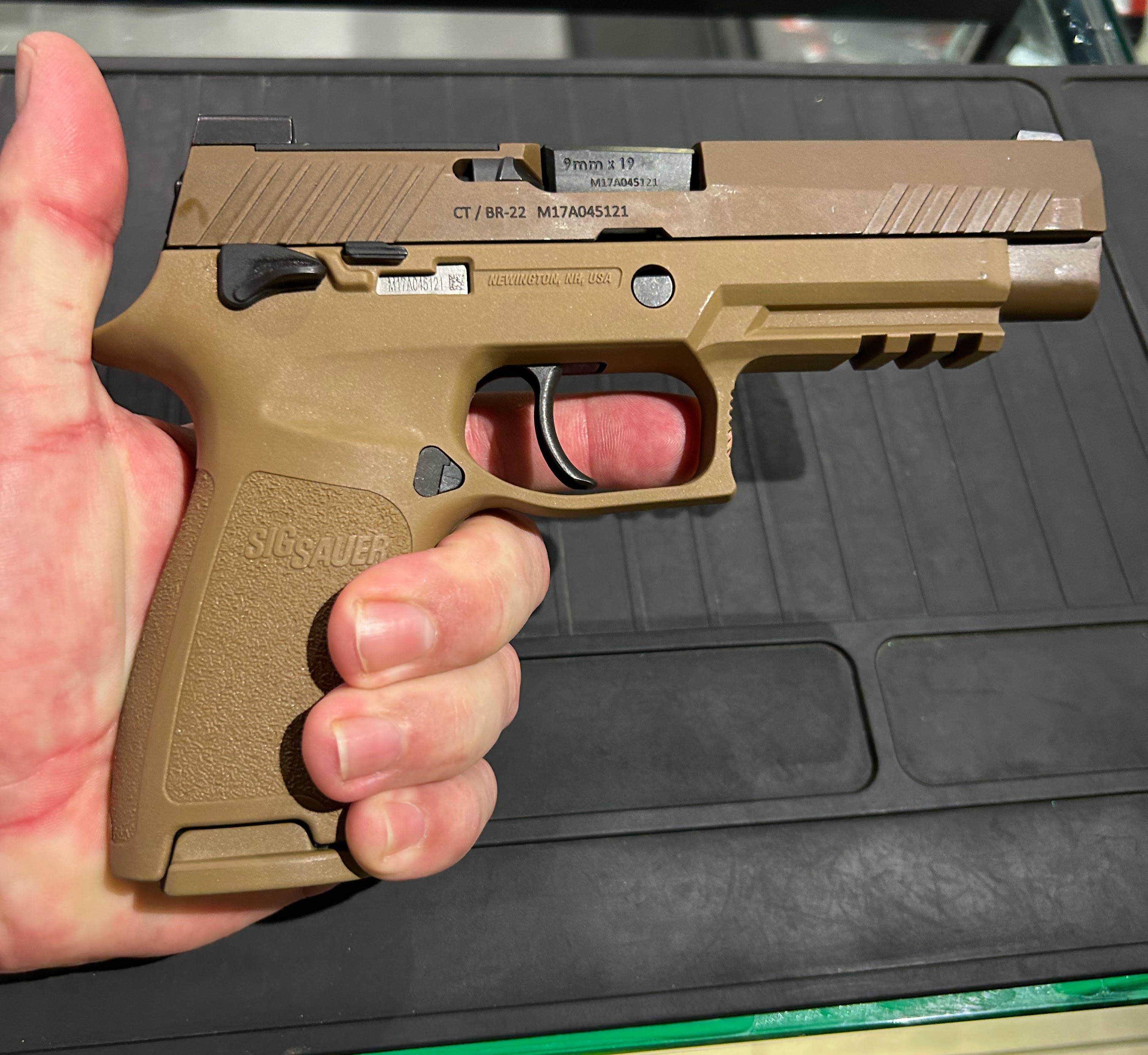 Pistola Sig Sauer P320-M17 Coyote Cal.9mm 21 Tiros - Cano 4.7\